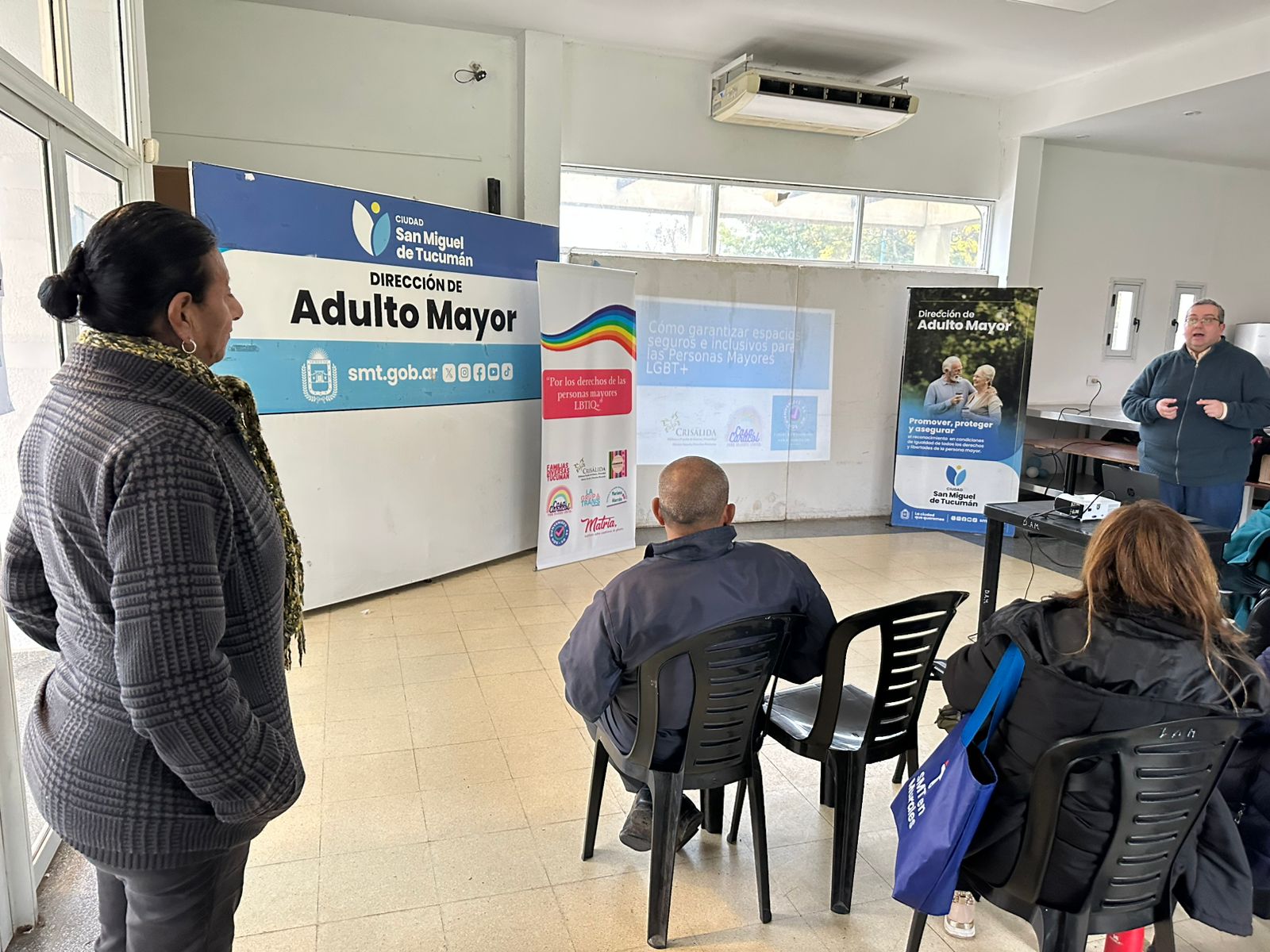 En la Casa del Adulto Mayor.